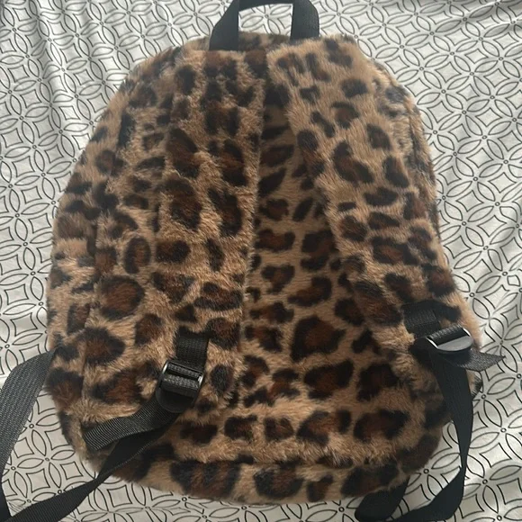 Backpack - Picture 3 of 4